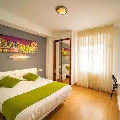 Czy można wynająć pokój w hotelu nie mając 18 lat? Oto ważne informacje