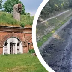 Fort Bema, z ceglanymi łukami i porośniętym trawą dachem, obok wyschniętego koryta.
