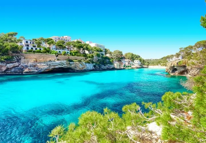 Najlepsze atrakcje w Magaluf, które musisz zobaczyć i przeżyć