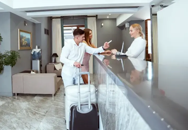 Czy w hotelu trzeba pokazać dowód? Oto, co musisz wiedzieć