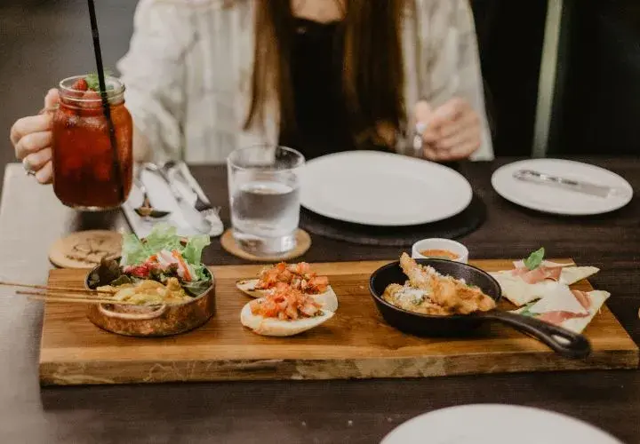 Gdzie zjeść w Kościerzynie? Odkryj najlepsze restauracje i smaki