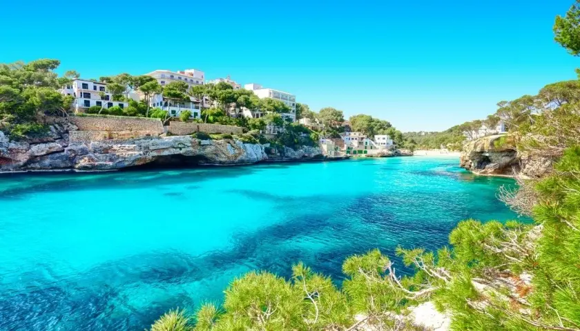 Najlepsze atrakcje w Magaluf, które musisz zobaczyć i przeżyć