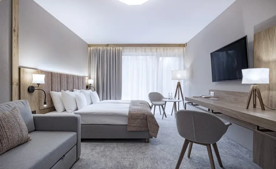 Co to jest suita w hotelu? Poznaj różnice i korzyści dla gości