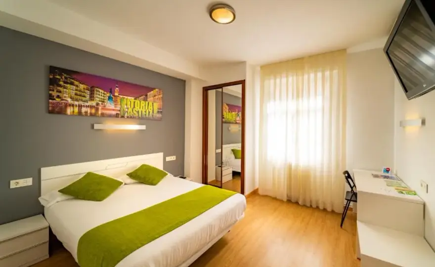 Czy można wynająć pokój w hotelu nie mając 18 lat? Oto ważne informacje
