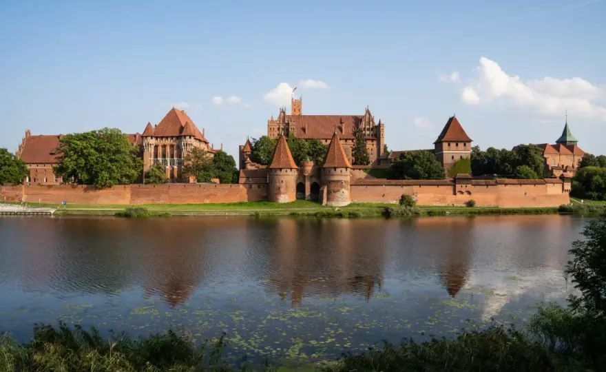 Największy zamek na świecie - Malbork czy Praga? Sprawdź!